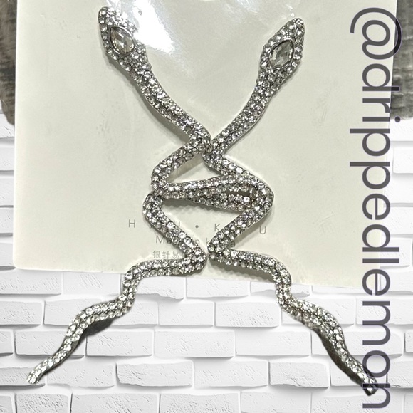 🆕 Big Snake Shape Dangle Rhinestone Embellished Earrings Silver Sparkle Women’s - Picture 3 of 6